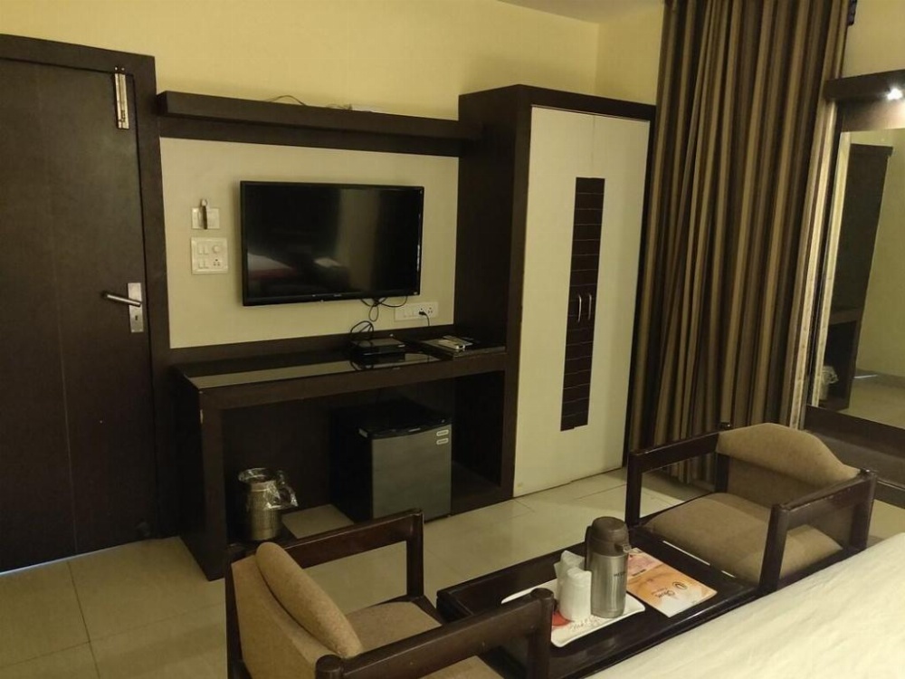 Room image 4